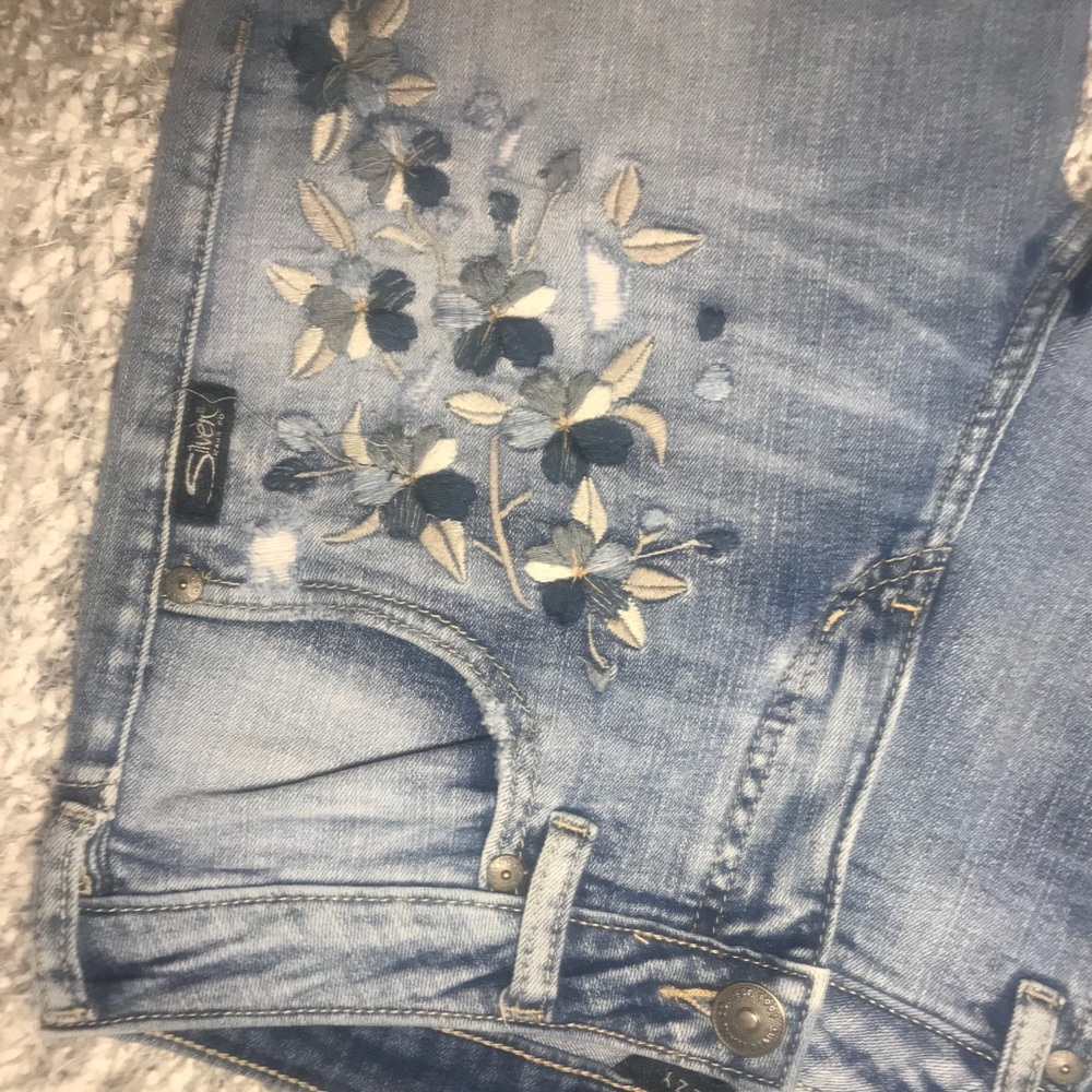 Floral Embroidered ripped jeans